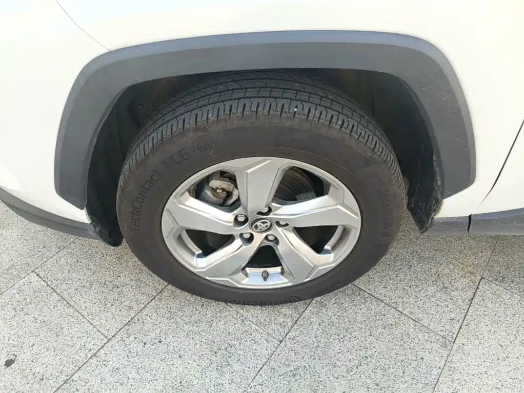 Toyota RAV4 — фото 23