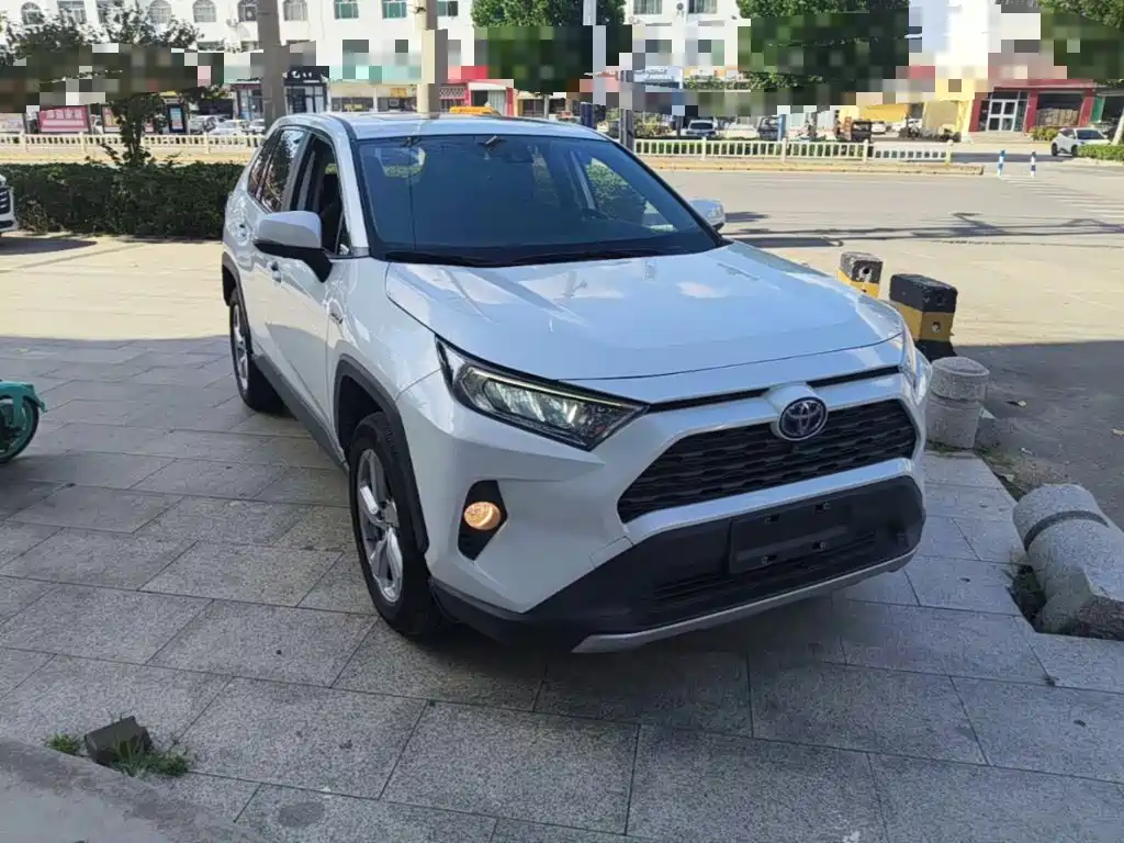 Toyota RAV4 — фото 4