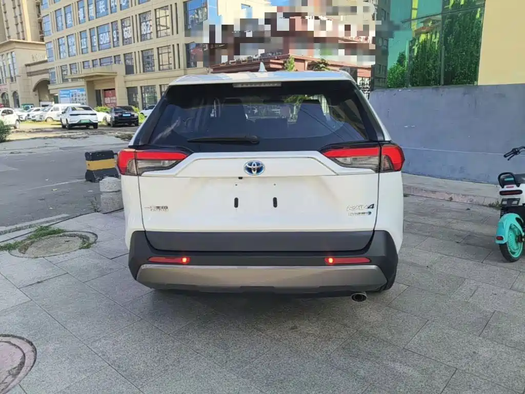 Toyota RAV4 — фото 6