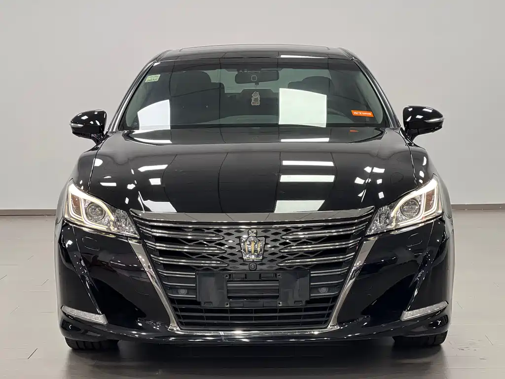 Toyota Crown — фото 2
