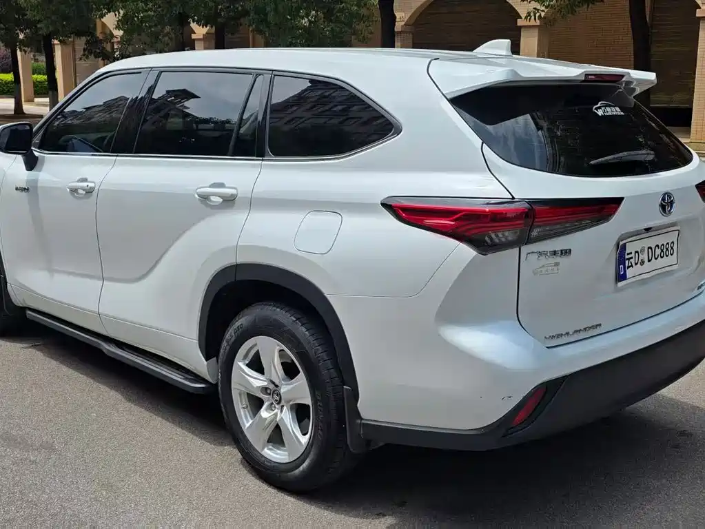 Toyota Highlander — фото 4
