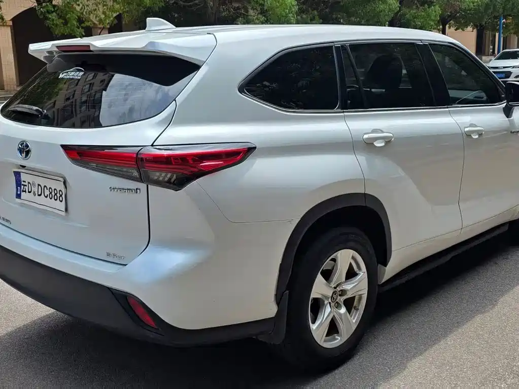 Toyota Highlander — фото 6