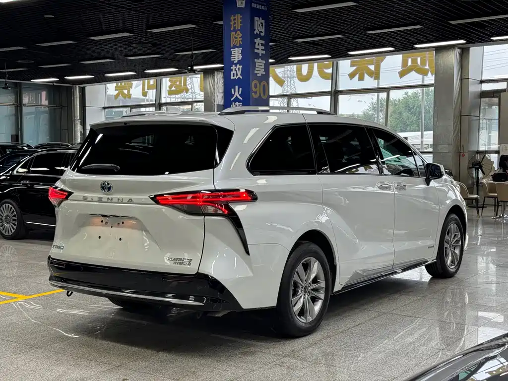 Toyota Sienna — фото 15