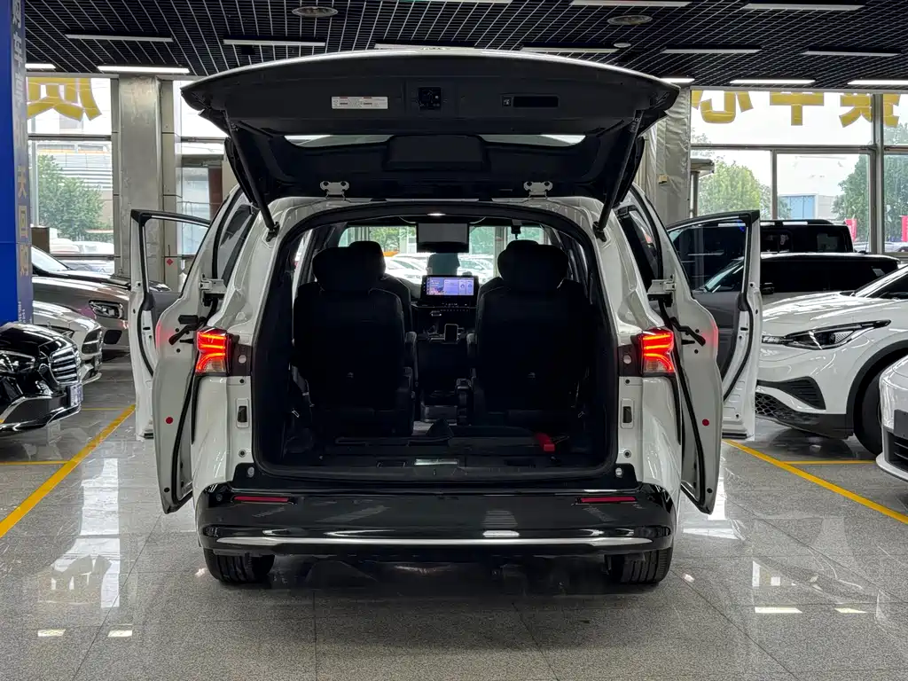 Toyota Sienna — фото 4