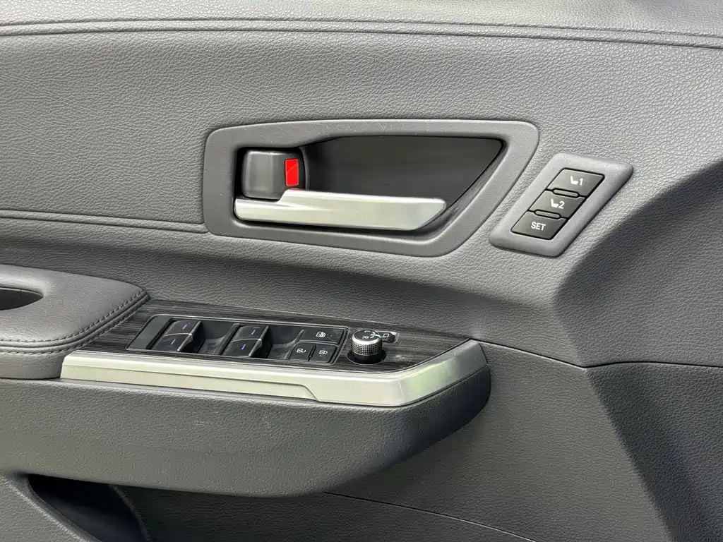 Toyota Sienna — фото 10