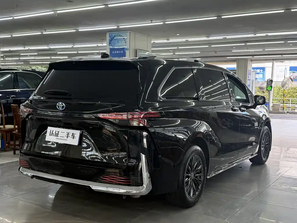 Toyota Sienna — фото 15