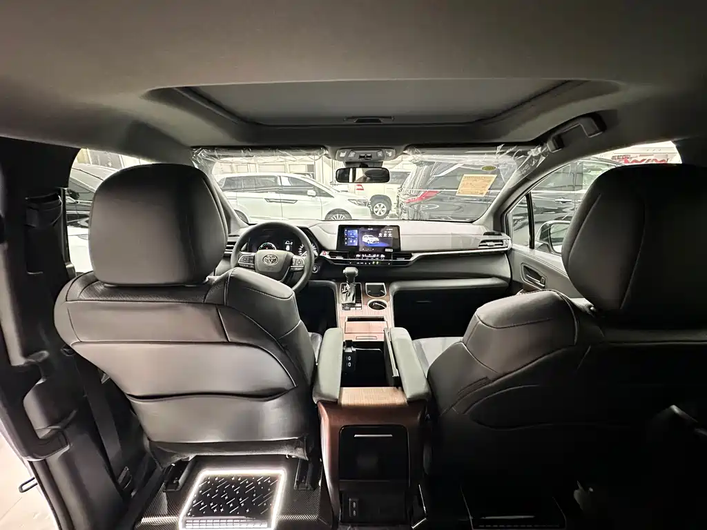 Toyota Granvia — фото 20