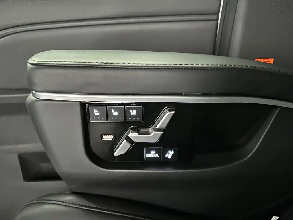 Toyota Granvia — фото 22