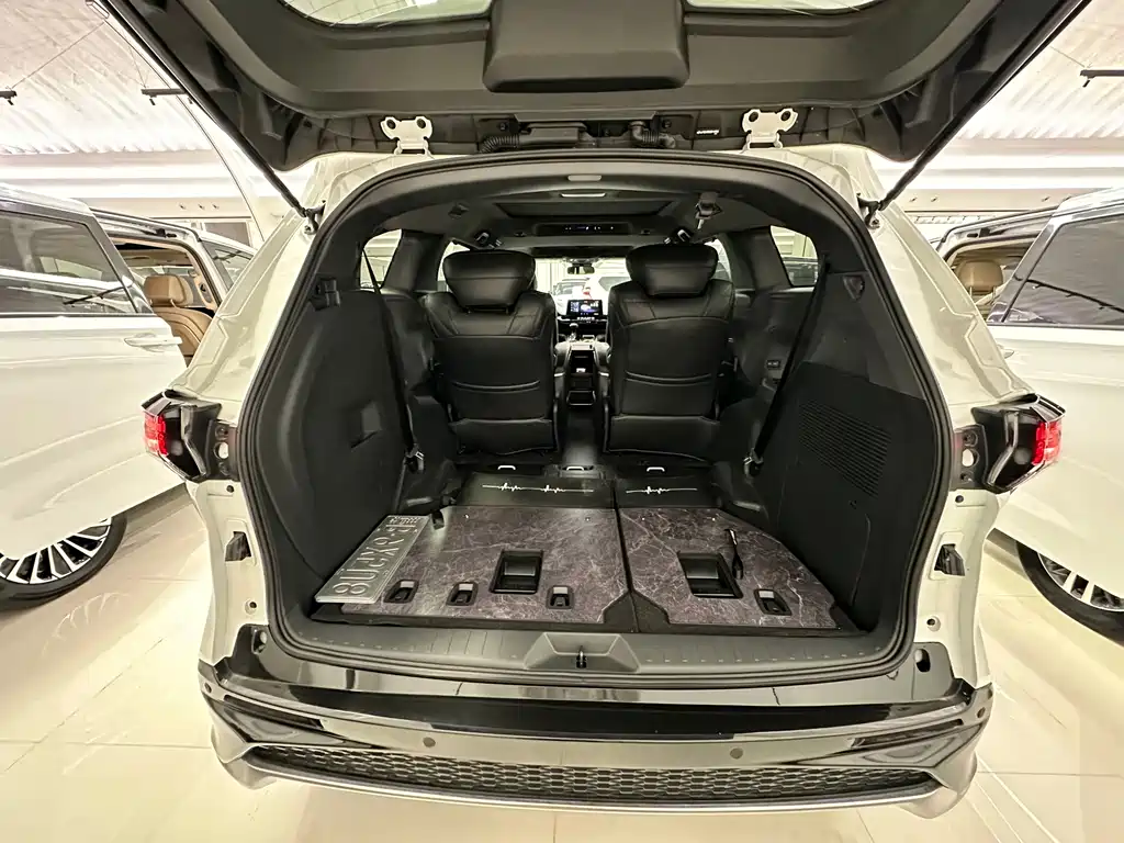 Toyota Granvia — фото 24