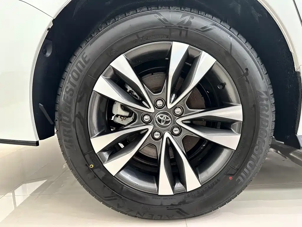 Toyota Granvia — фото 26