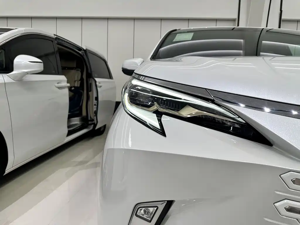 Toyota Granvia — фото 30
