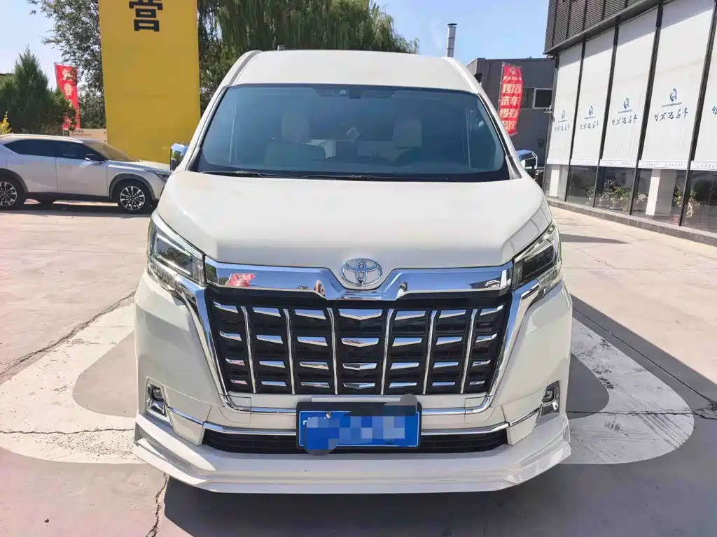 Toyota Hiace — фото 2