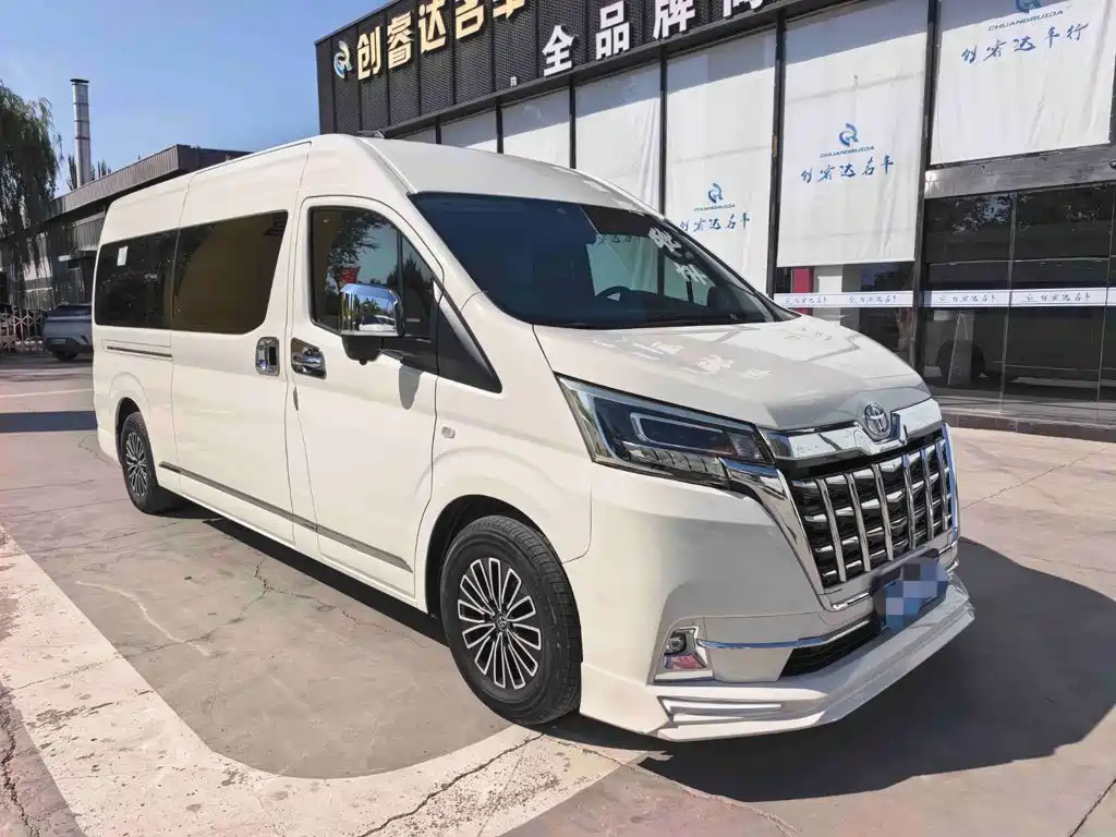 Toyota Hiace — фото 3