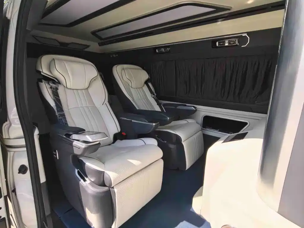 Toyota Hiace — фото 10