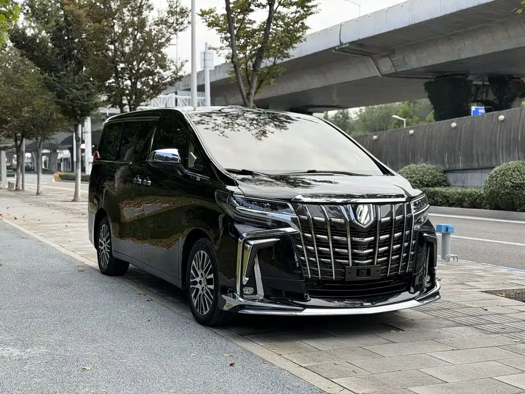 Toyota Alphard — фото 3
