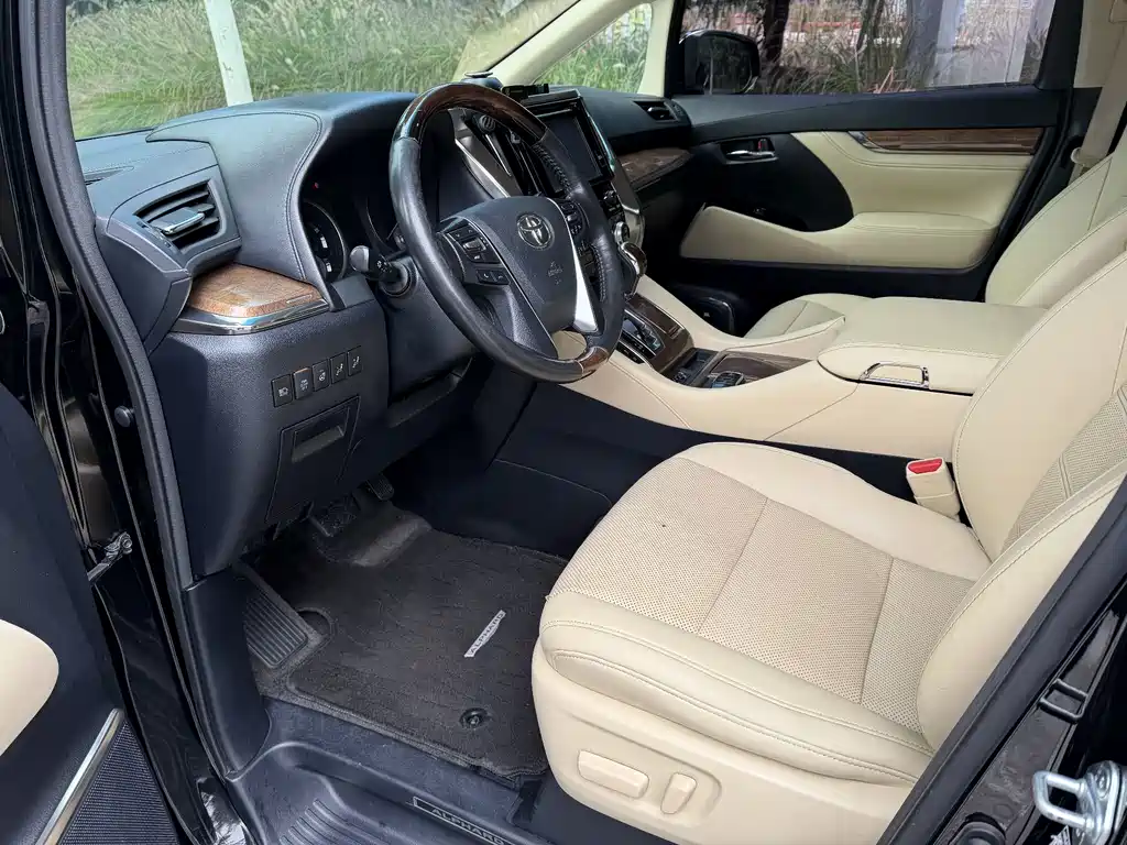 Toyota Alphard — фото 5
