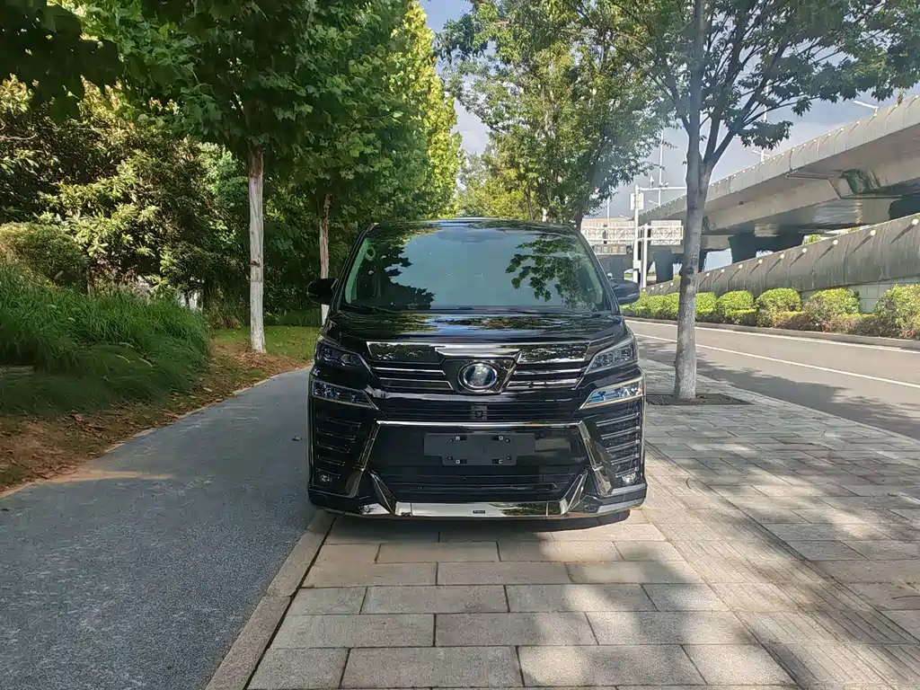 Toyota Vellfire — фото 2