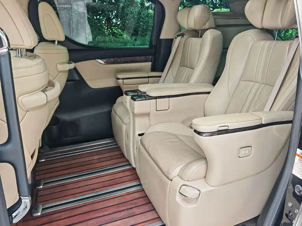 Toyota Vellfire — фото 5