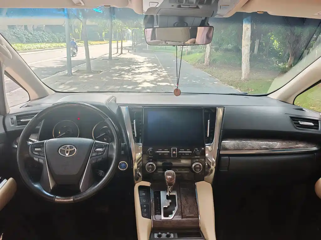 Toyota Vellfire — фото 6