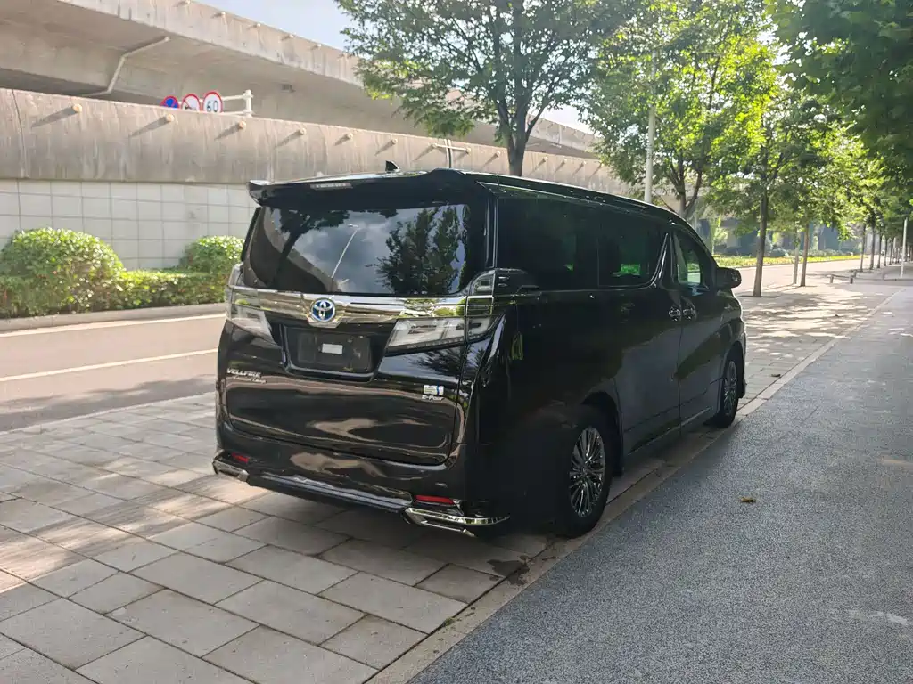 Toyota Vellfire — фото 7