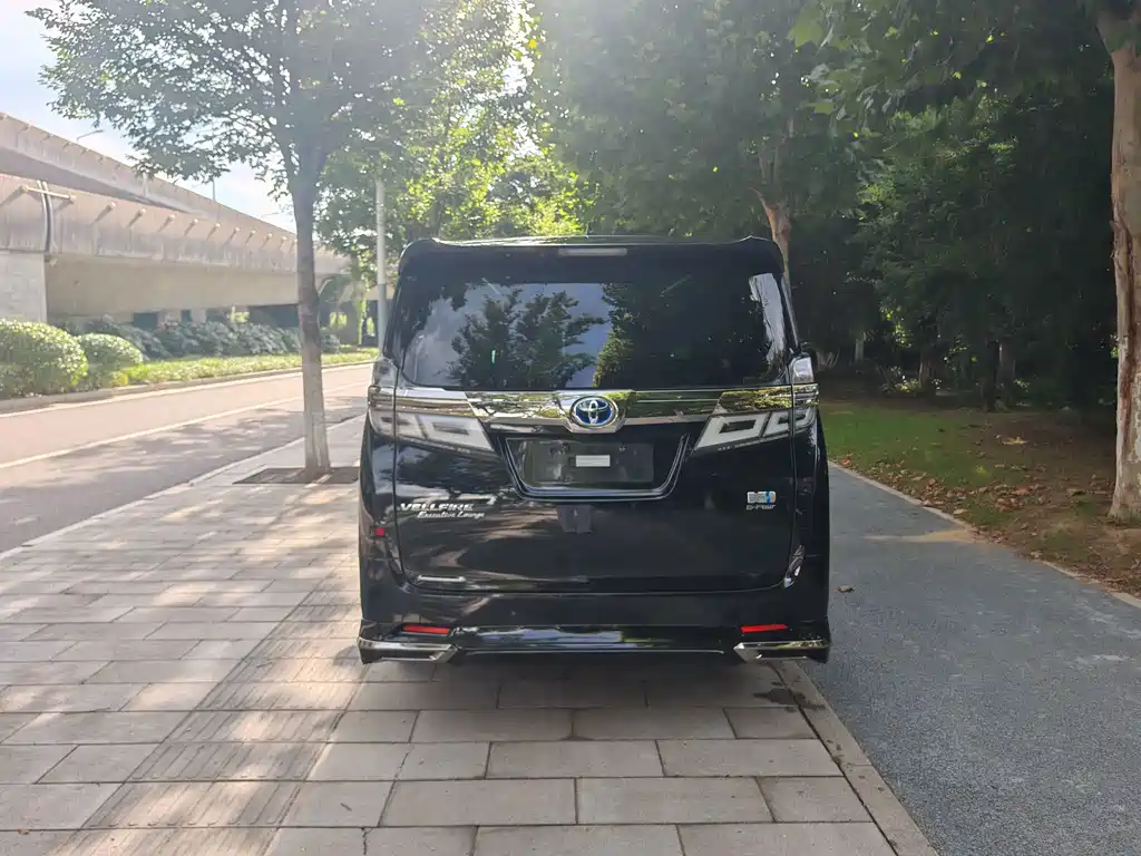 Toyota Vellfire — фото 8