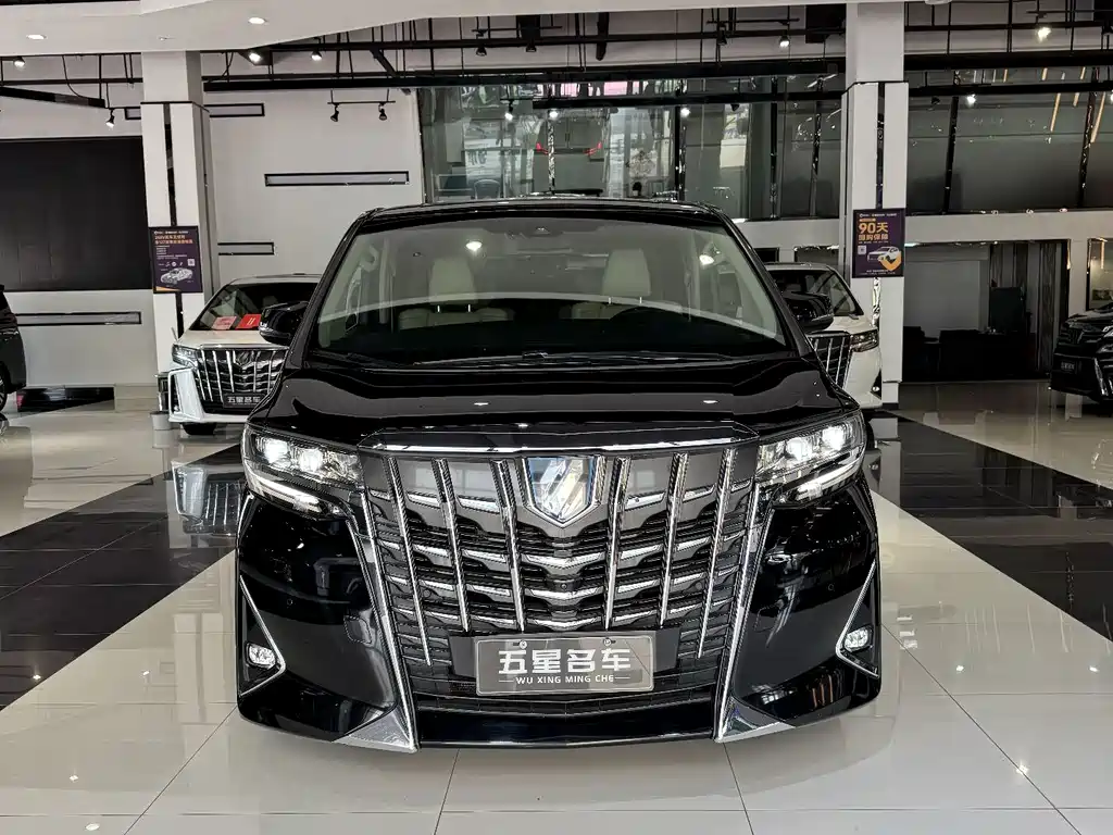 Toyota Alphard — фото 2