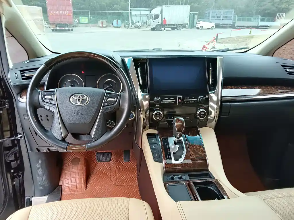 Toyota Alphard — фото 6