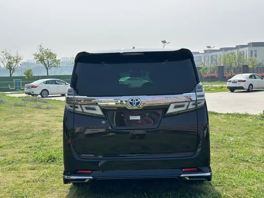 Toyota Vellfire — фото 6