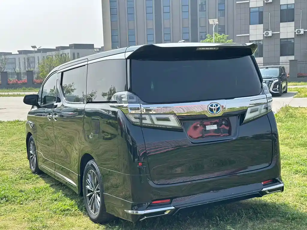 Toyota Vellfire — фото 7