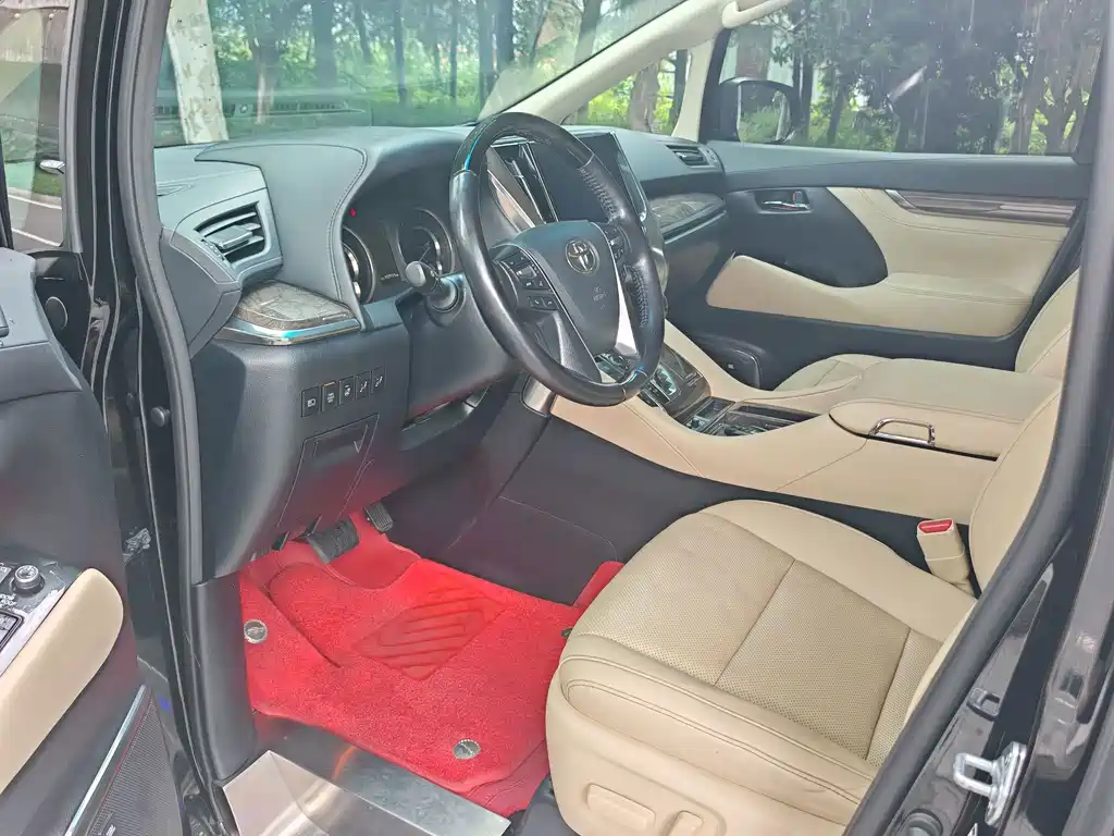 Toyota Alphard — фото 4