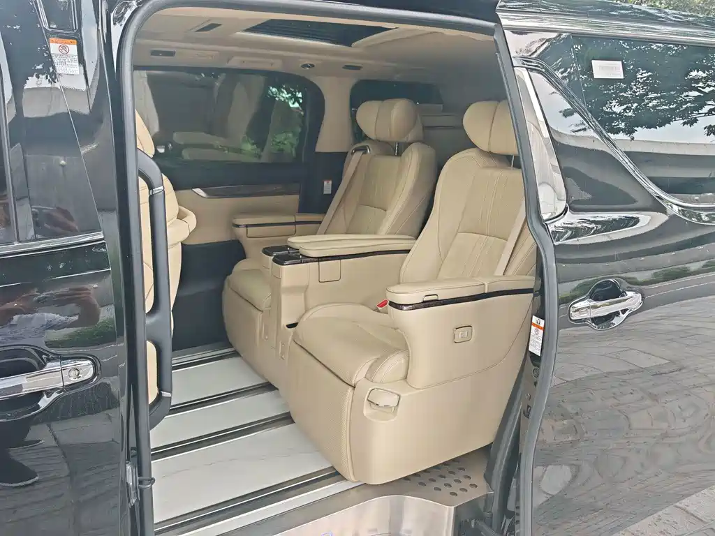 Toyota Alphard — фото 5