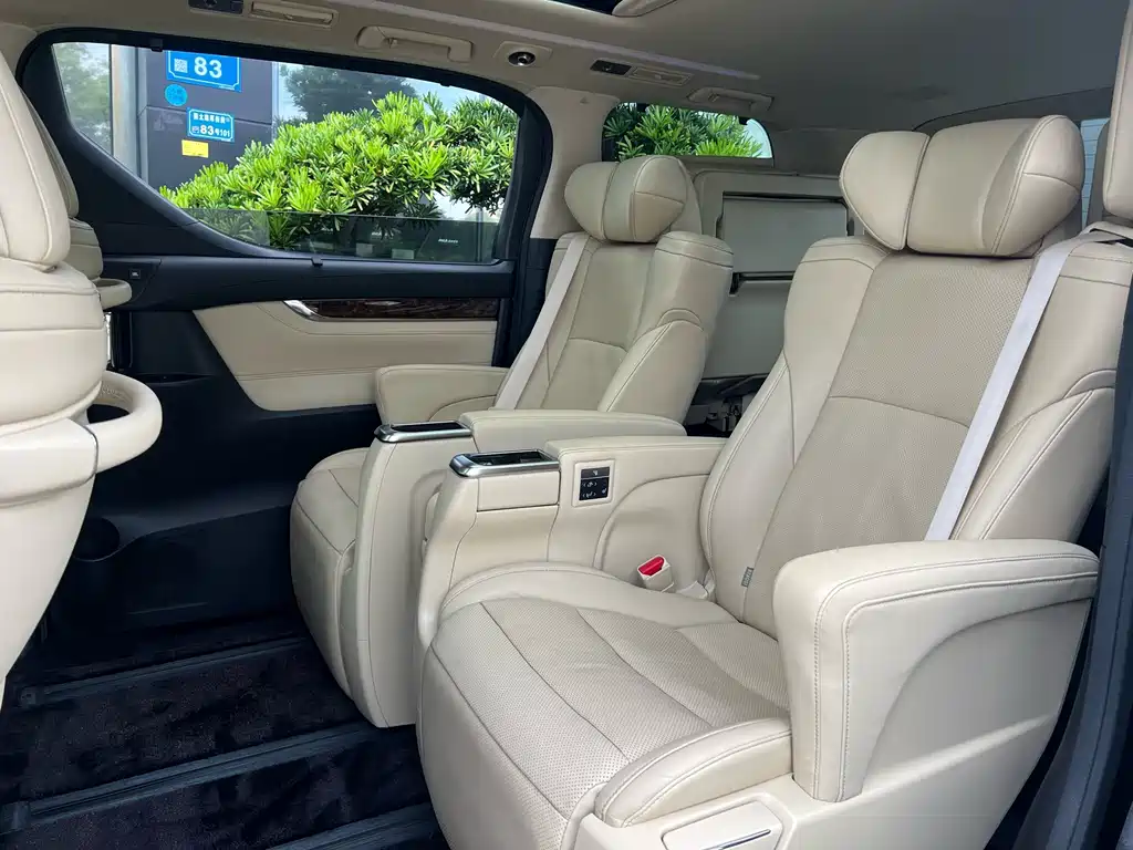 Toyota Alphard — фото 3