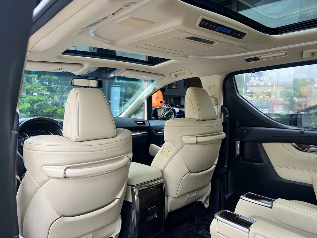 Toyota Alphard — фото 5