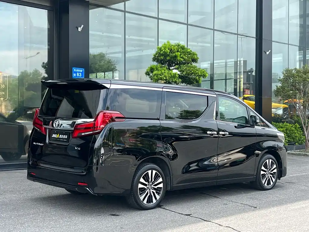 Toyota Alphard — фото 10