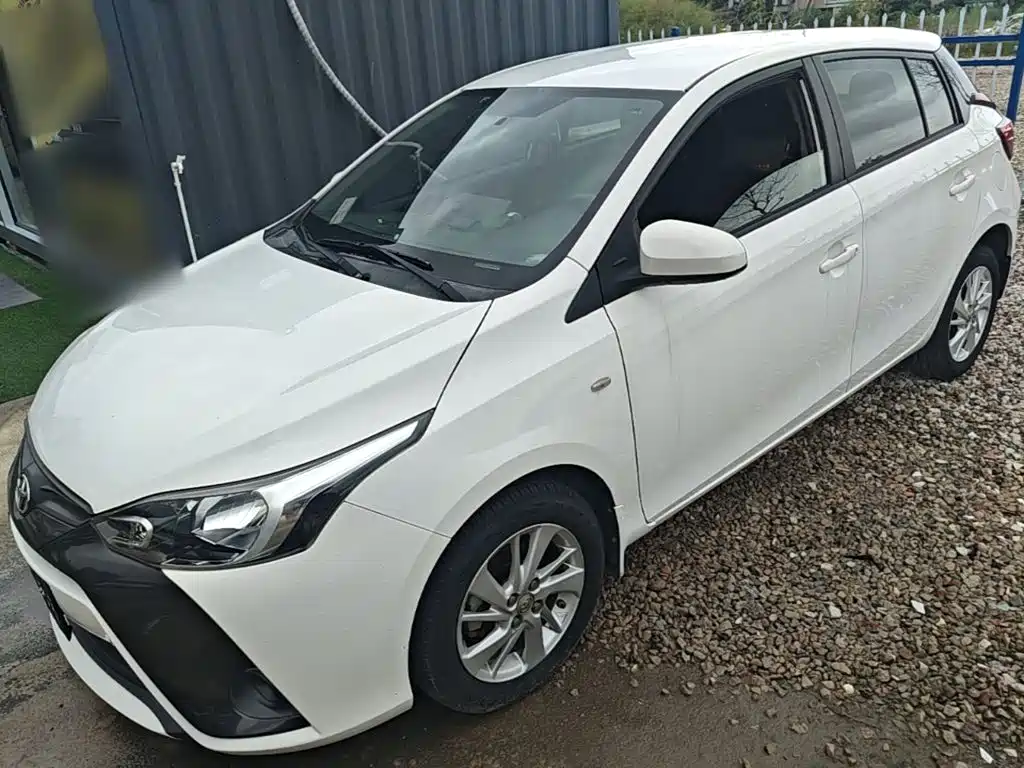 Toyota Yaris L — фото 2