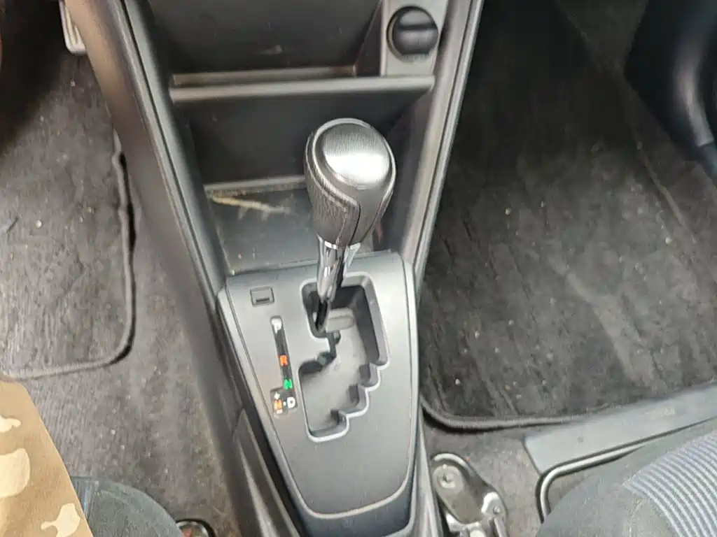 Toyota Yaris L — фото 14