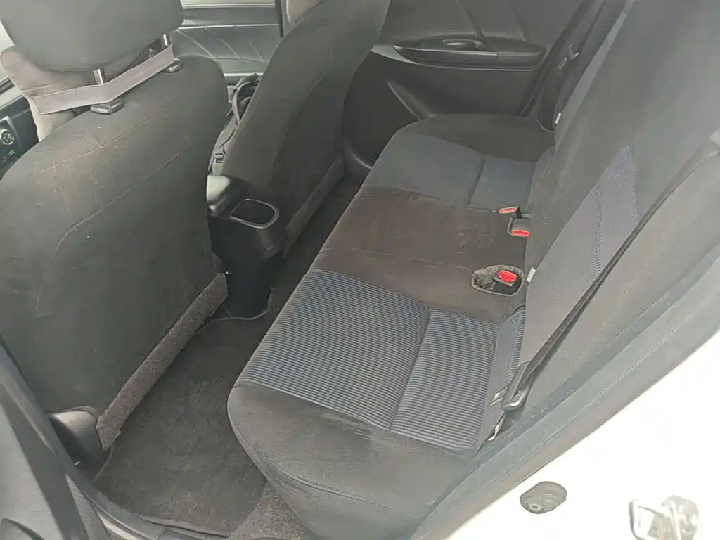 Toyota Yaris L — фото 17