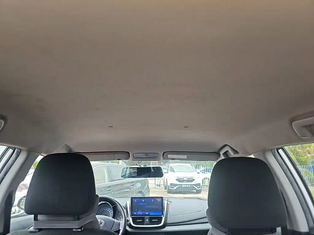 Toyota Yaris L — фото 18