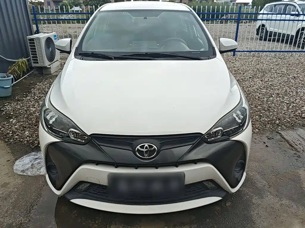 Toyota Yaris L — фото 3
