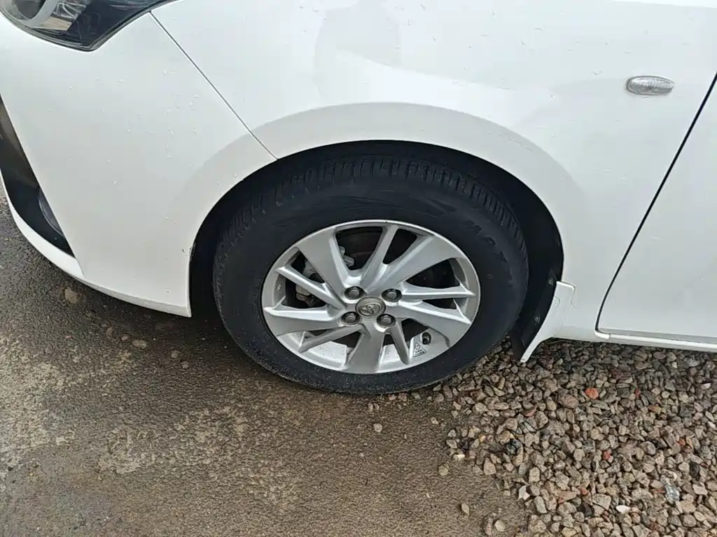 Toyota Yaris L — фото 23