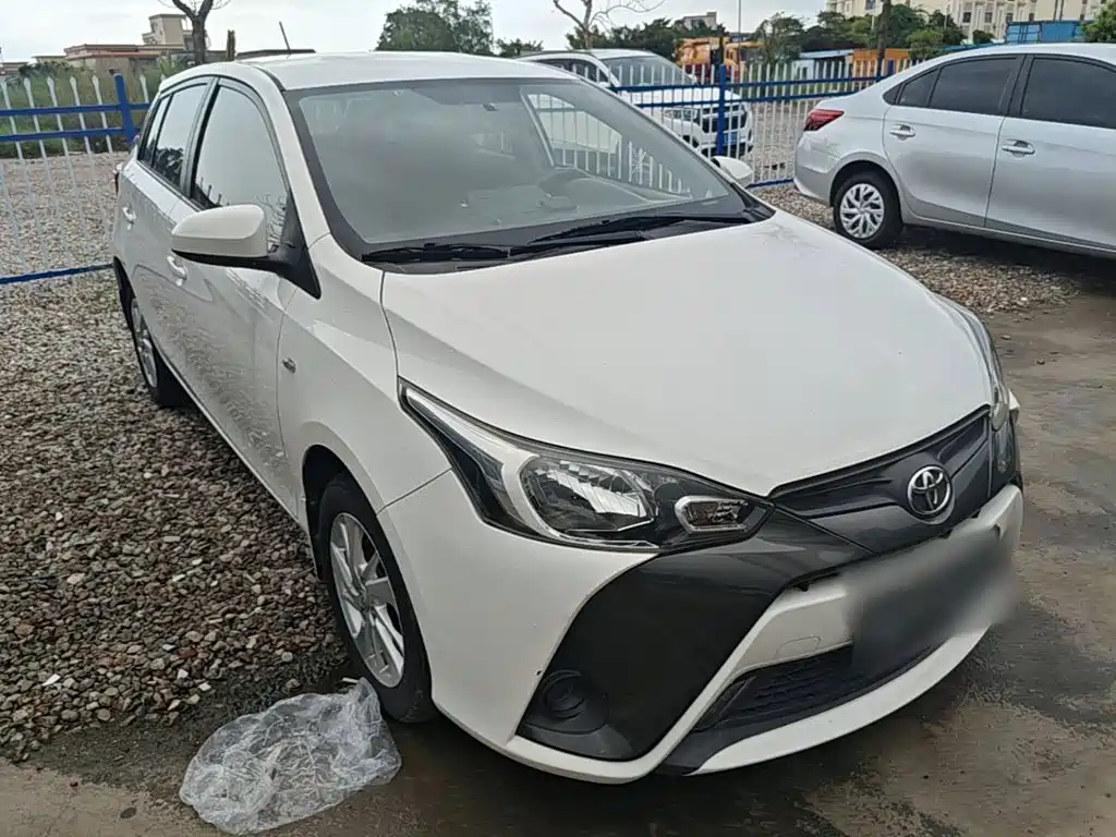 Toyota Yaris L — фото 4