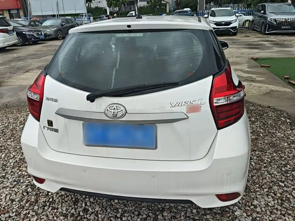 Toyota Yaris L — фото 6