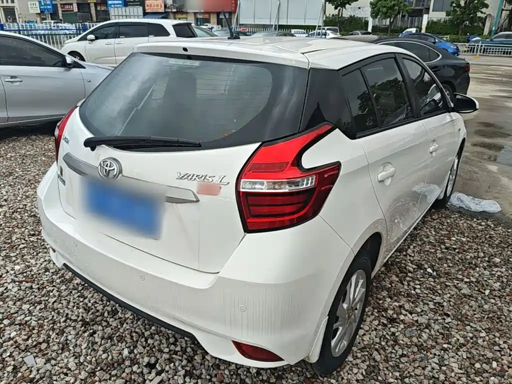 Toyota Yaris L — фото 7