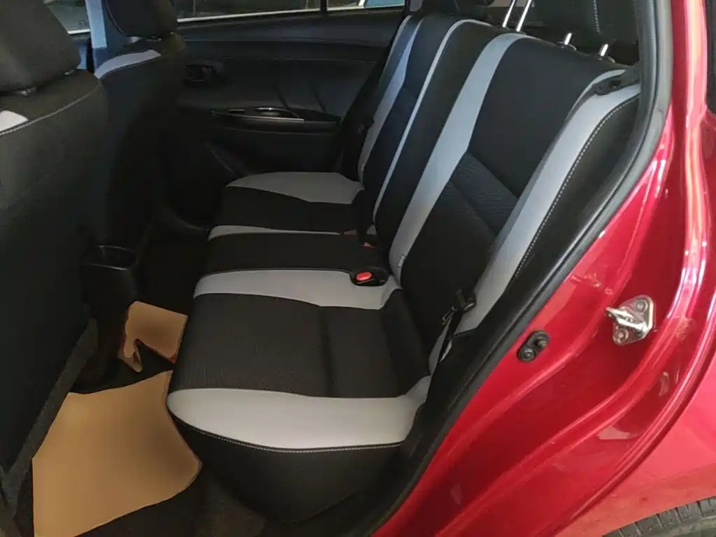 Toyota Yaris L — фото 17