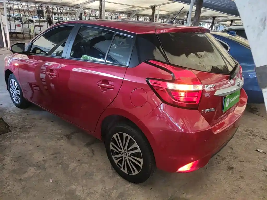 Toyota Yaris L — фото 5