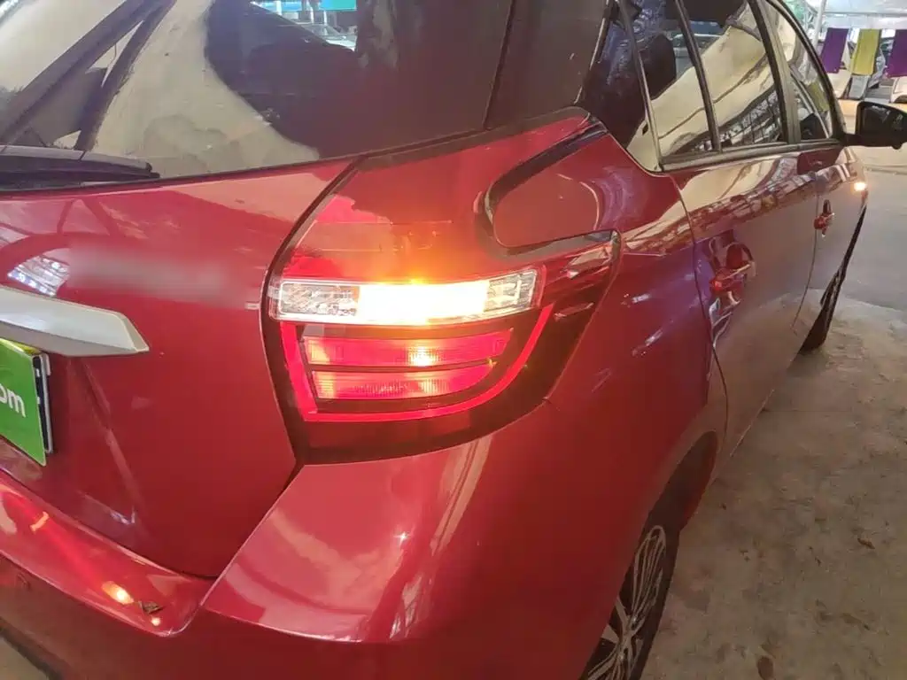 Toyota Yaris L — фото 8