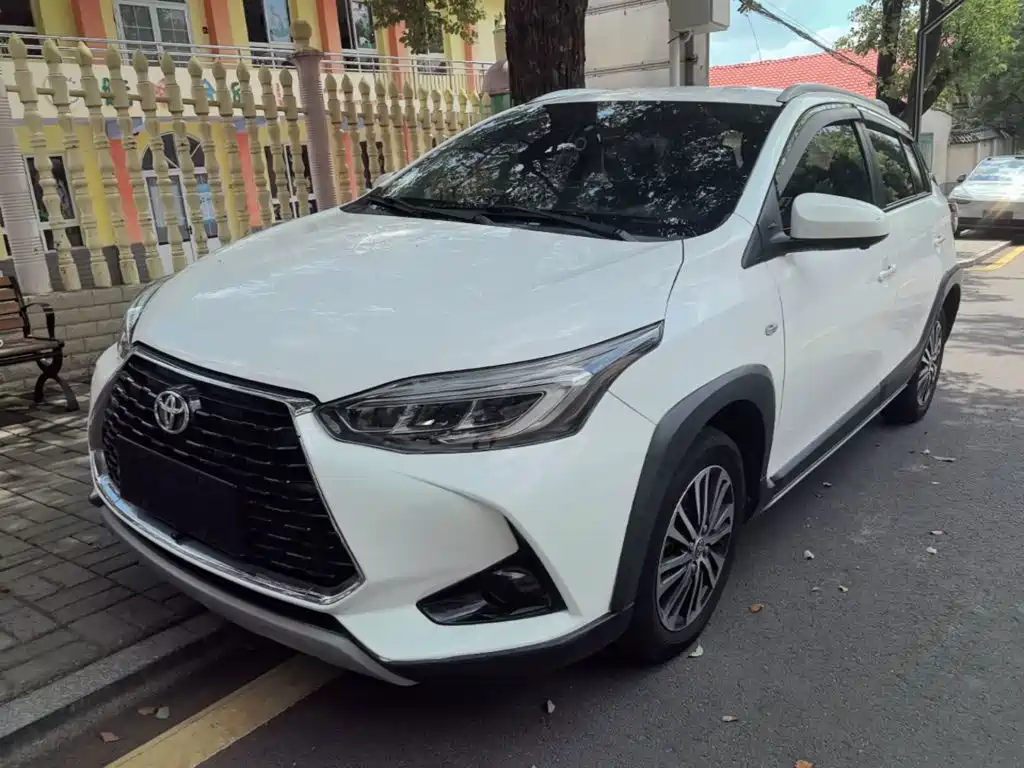 Toyota Yaris L — фото 2