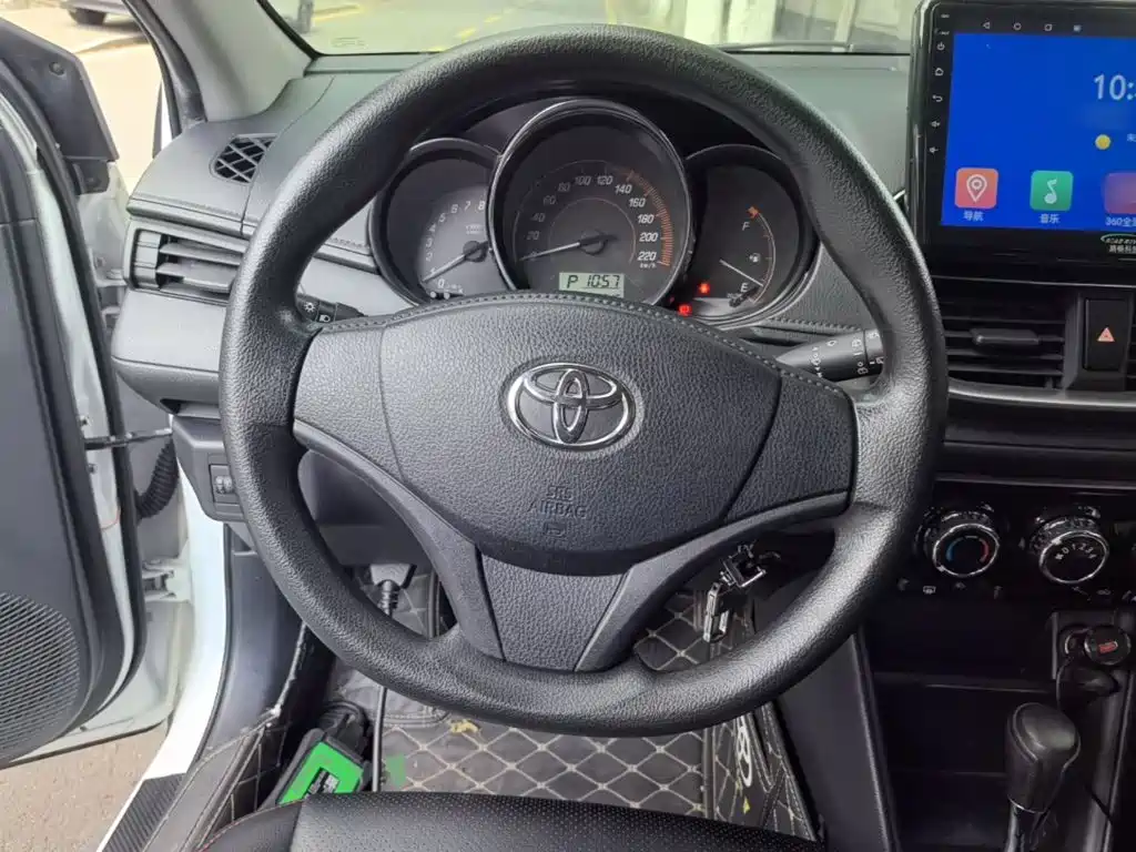Toyota Yaris L — фото 11