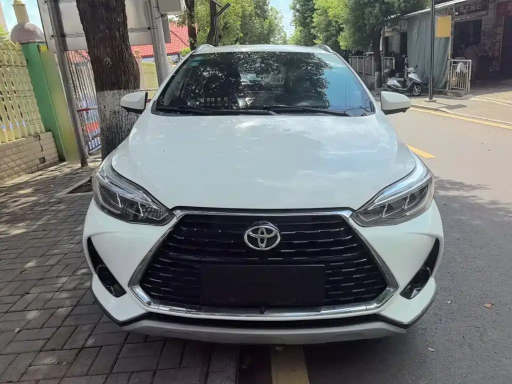 Toyota Yaris L — фото 3