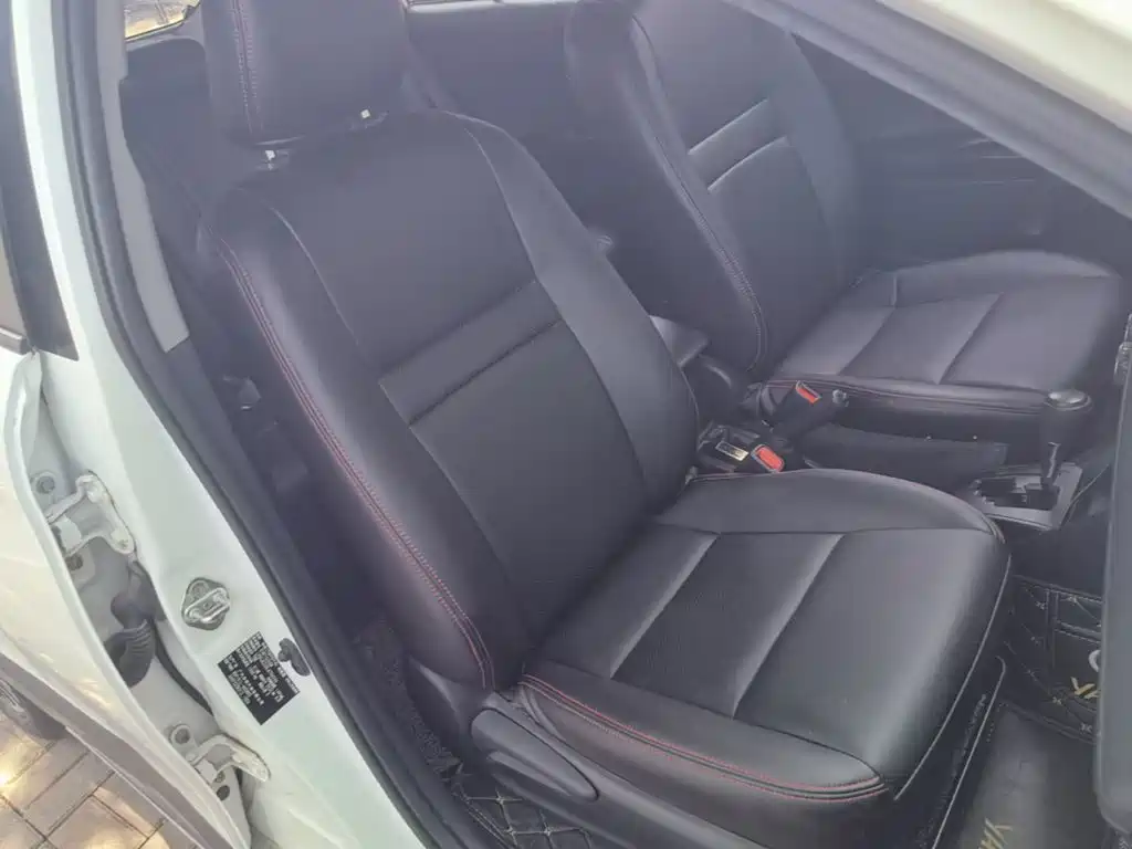 Toyota Yaris L — фото 25